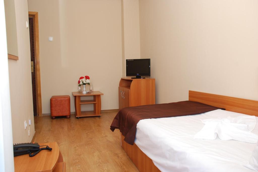Hotel Liliacul Cluj-Napoca Habitación foto