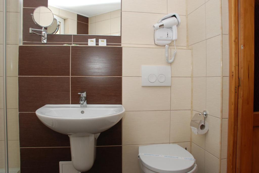 Hotel Liliacul Cluj-Napoca Habitación foto