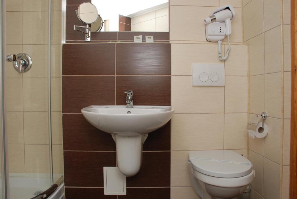 Hotel Liliacul Cluj-Napoca Habitación foto